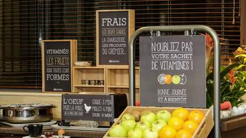 Petit déjeuner buffet (12.50 EUR par personne)