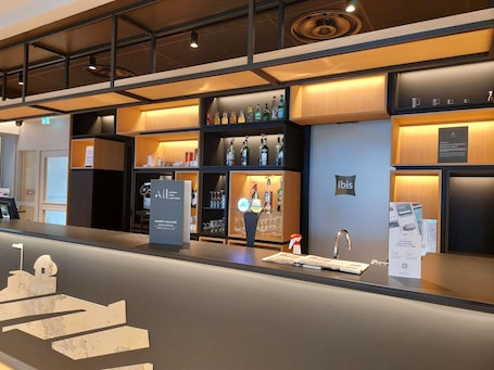 Bar (on property). ibis Besancon Centre Ville