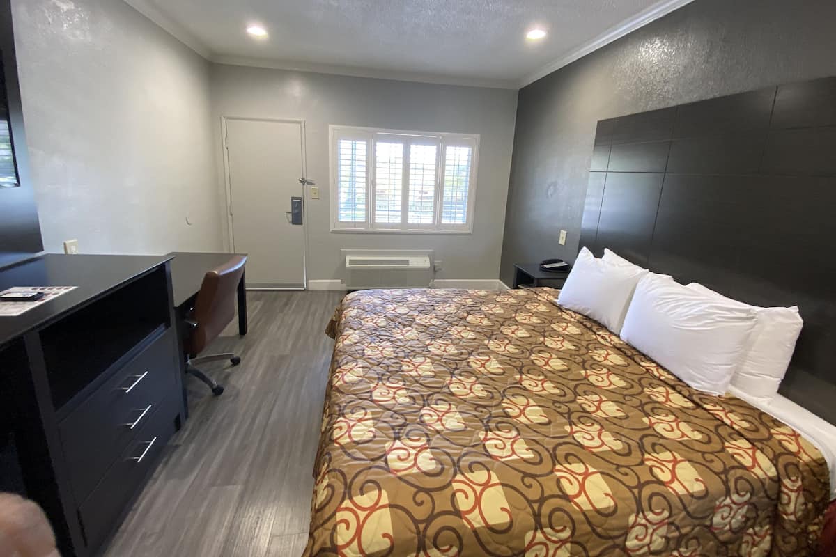 Premium bedding, pillowtop beds, desk, blackout drapes