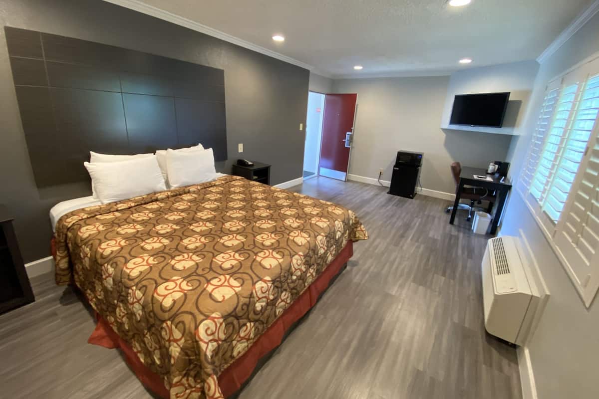 Premium bedding, pillowtop beds, desk, blackout drapes