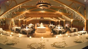 Dinner served - Buck's T-4 Lodge (Gallatin Gateway)