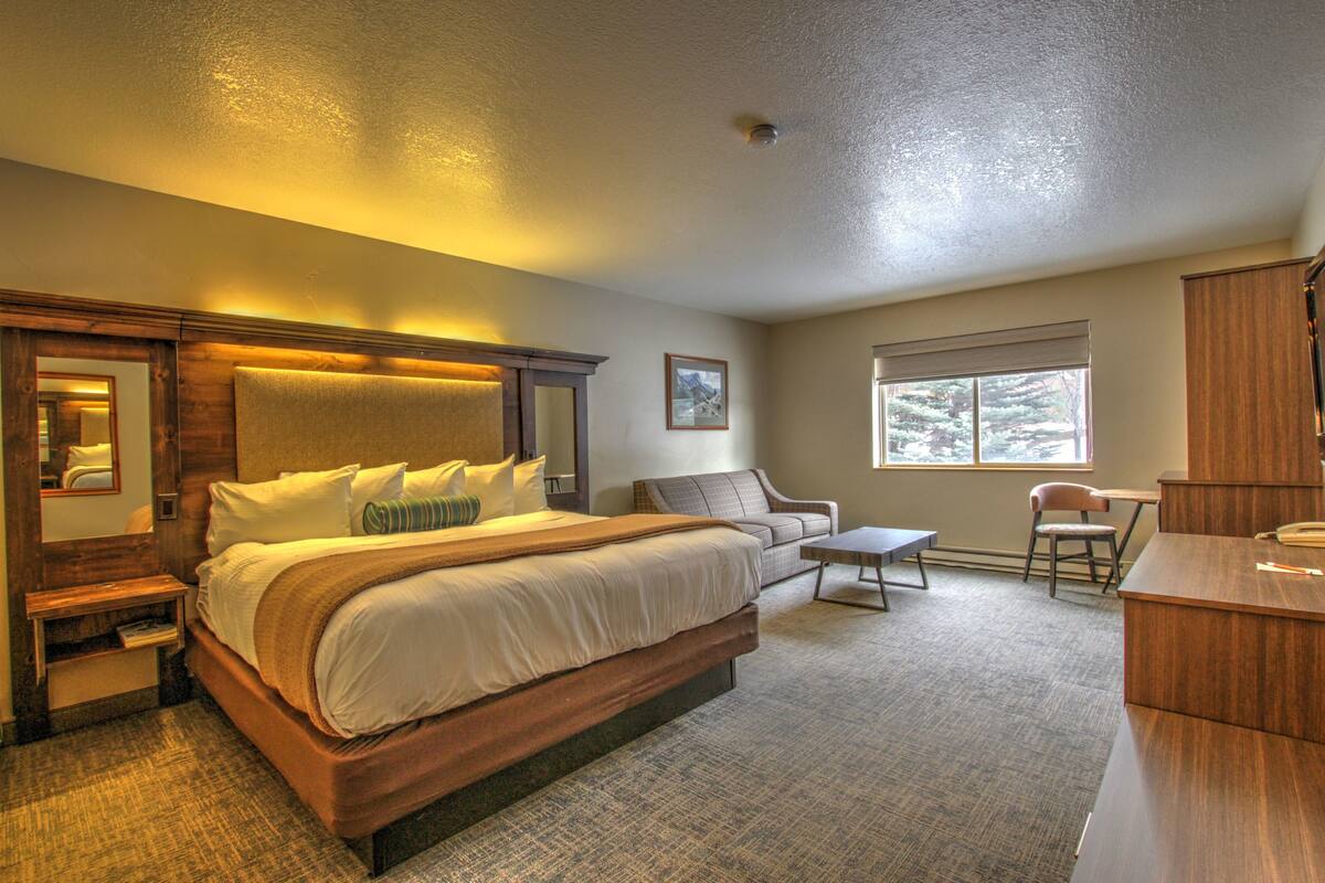 Deluxe Room, One king and one Sofa Bed | Pillowtop beds, in-room safe, desk, blackout drapes