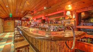 Dinner served - Buck's T-4 Lodge (Gallatin Gateway)