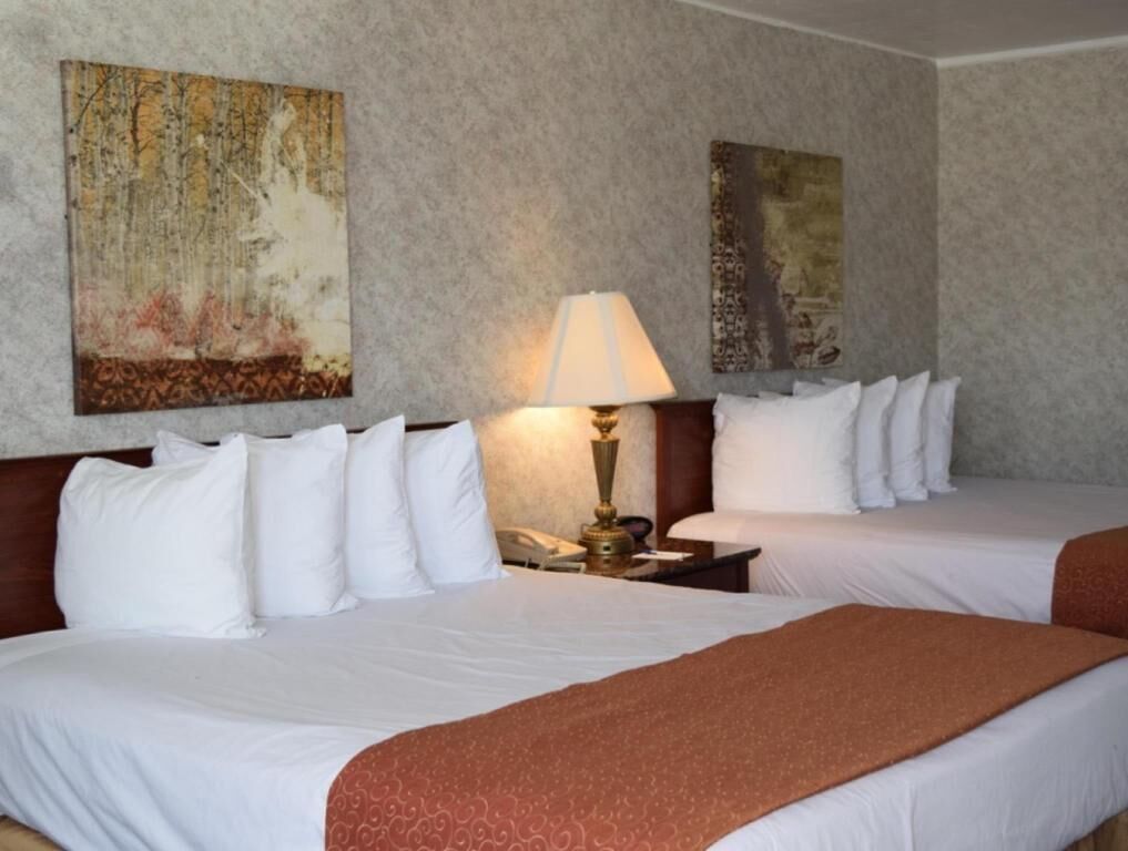 デスク、ノートパソコン用作業スペース、アイロン / アイロン台、ベビーベッド