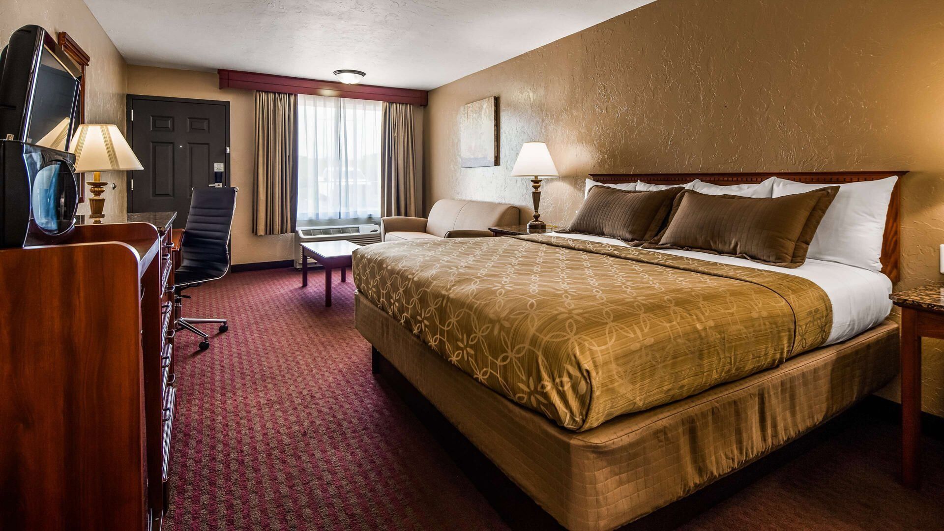 デスク、ノ  ートパソコン用作業スペース、アイロン / アイロン台、ベビーベッド