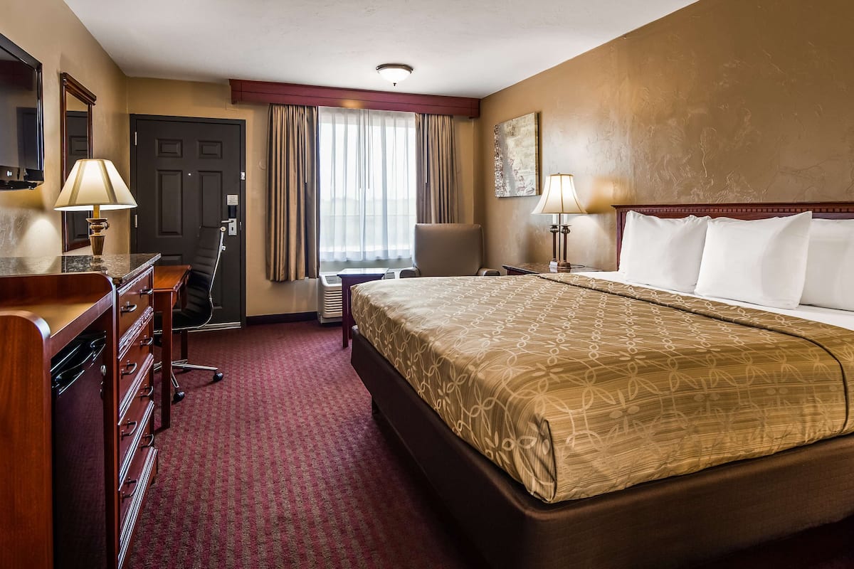 desk, laptop workspace, iron/ironing board, cots/infant beds