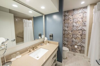 Combined shower/tub, rainfall showerhead, free toiletries, hair dryer at Hotel Colonnade Coral Gables, Autograph Collection