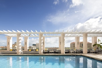 Outdoor spa tub at Hotel Colonnade Coral Gables, Autograph Collection