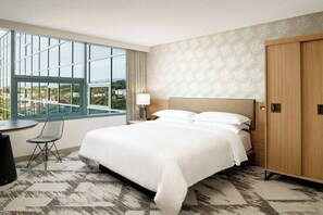 Premium bedding, desk, iron/ironing board, free cots/infant beds