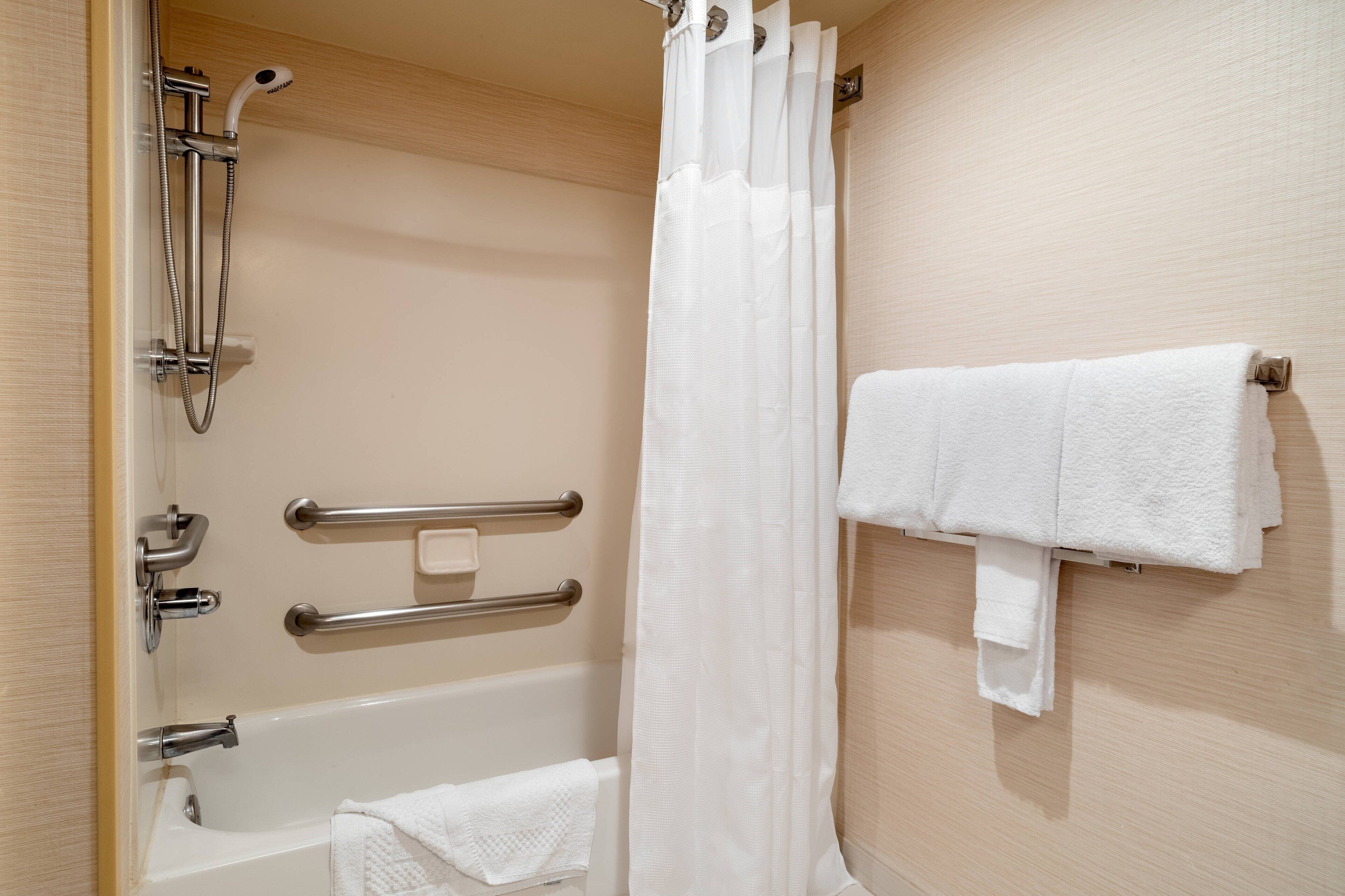 room, 1 king bed (mobility accessible, tub) | bathroom | combined shower/bathtub, eco-friendly toiletries, hair dryer, towels