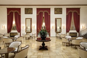 Reception - Hotel Quirinale (Rome)