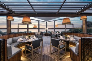 Food court - Renaissance Polat Istanbul Hotel (Istanbul)