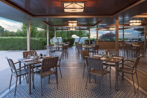 Poolside bar