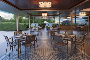 Poolside bar