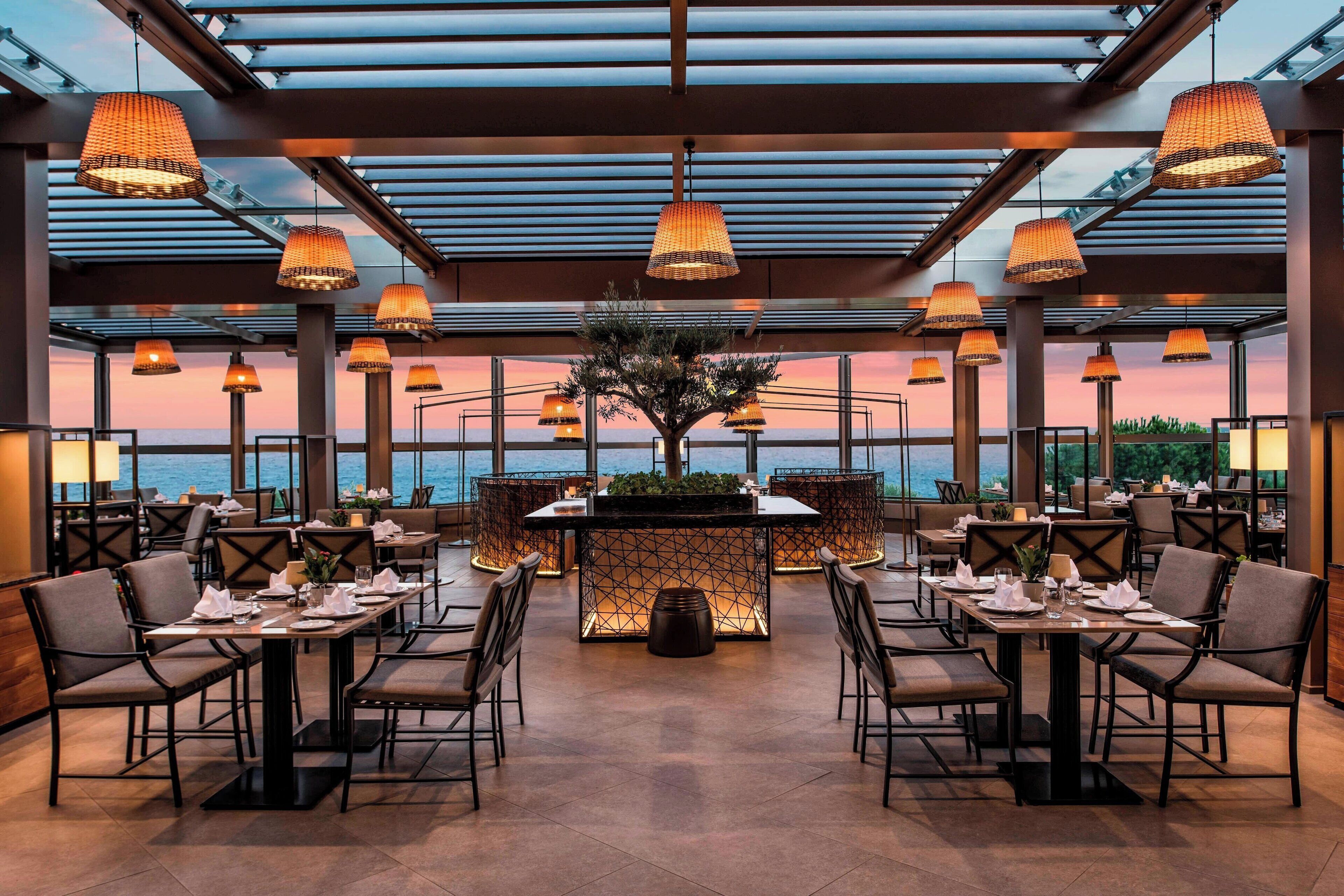 2 restaurants, serveren ontbijt, lunch, diner, Mediterrane gerechten