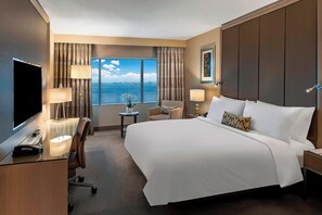Deluxe Room, 1 King Bed, Sea View