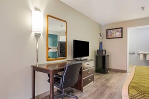 客房, 1 張特大雙人床, 無障礙, 非吸煙房 | 熨斗/熨衣板、折疊床/加床、免費無線上網、床單