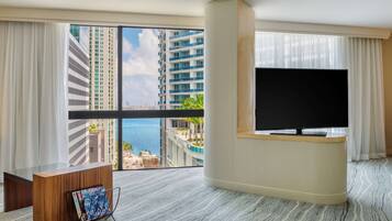 Suite panorámica, 1 cama King size | Ropa de cama de alta calidad y edredón