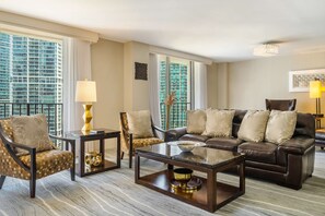 Suite, 1 King Bed (VIP) | Premium bedding, down duvets, in-room safe, desk