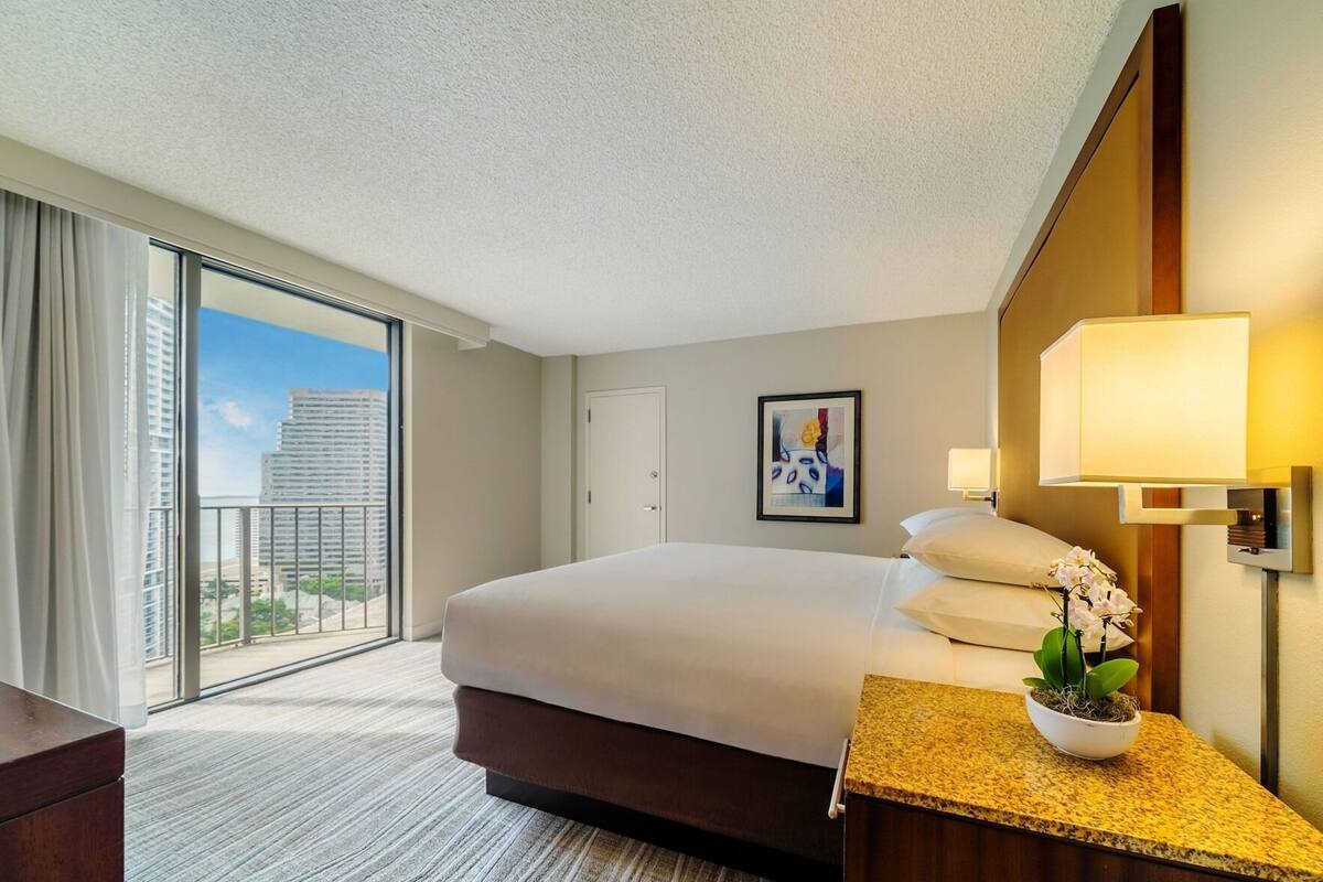 Premium bedding, down comforters, in-room safe, desk