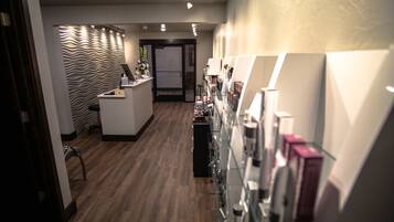 Vartalohoitoja, hydroterapiaa, kuumakivihierontaa, syväkudoshierontaa