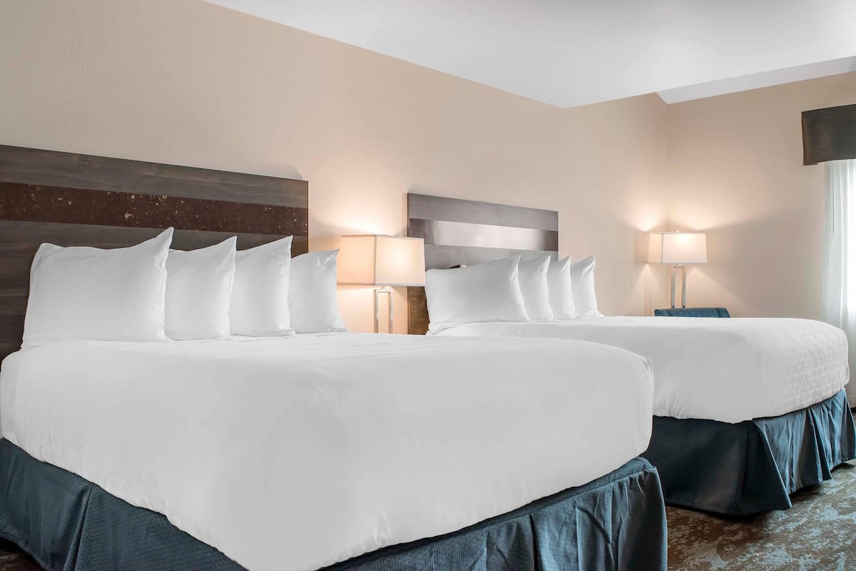 Luxe beddengoed, een kluis op de kamer, een bureau