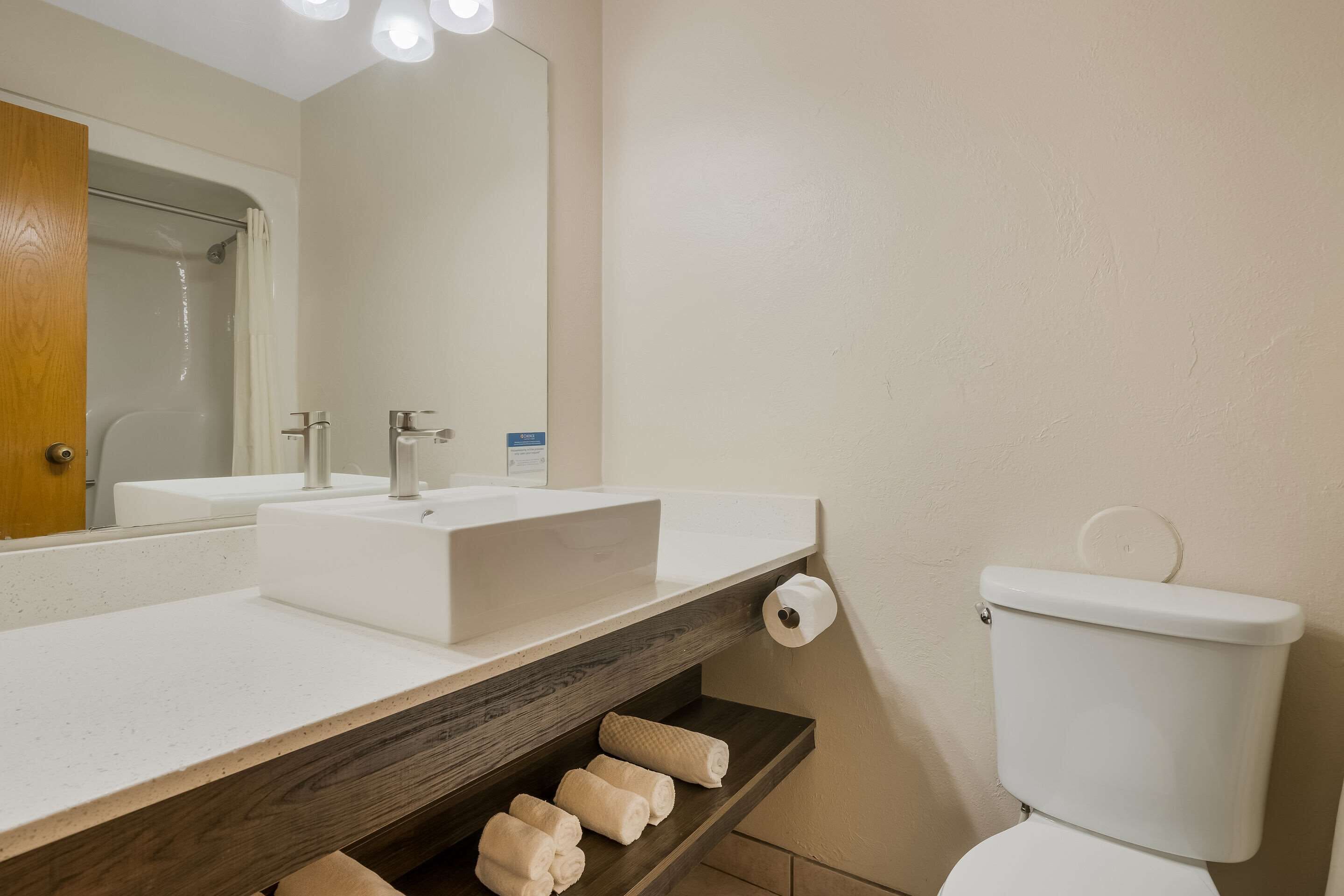 standard room, 2 queen beds, non smoking | iron/ironing board, free wifi, bed sheets