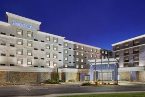 Exterior - DoubleTree by Hilton Salisbury (Salisbury)
