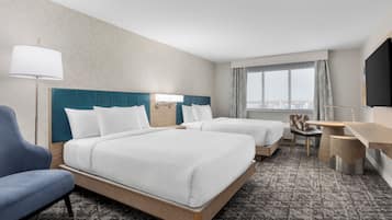 Suite, 2 queensize bedden (Two Room) | Luxe beddengoed, een bureau, een strijkplank/strijkijzer