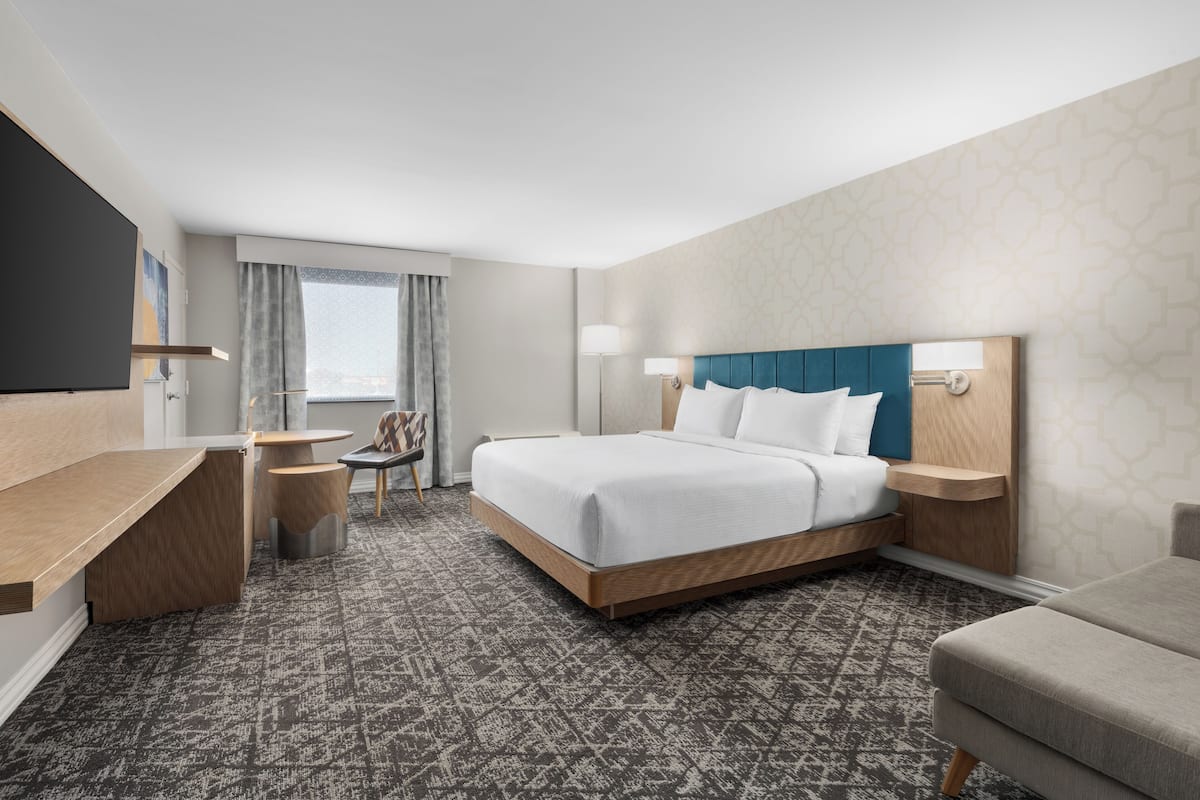 高档床上用品、办公桌、熨斗/熨衣板、免费婴儿床