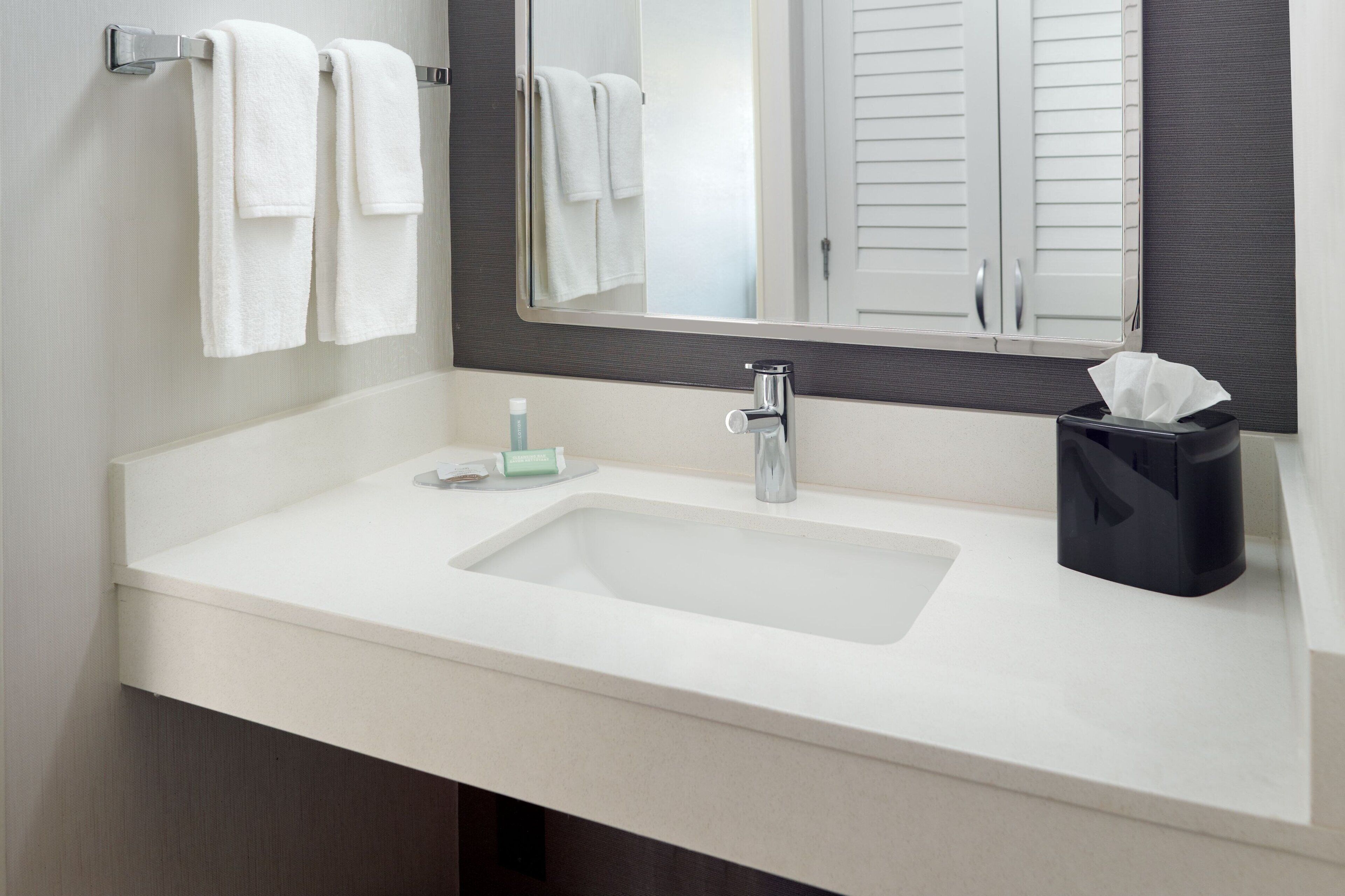 combined shower/bathtub, eco-friendly toiletries, hair dryer, towels