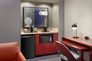 Living area - Courtyard by Marriott Charlottesville (Charlottesville)