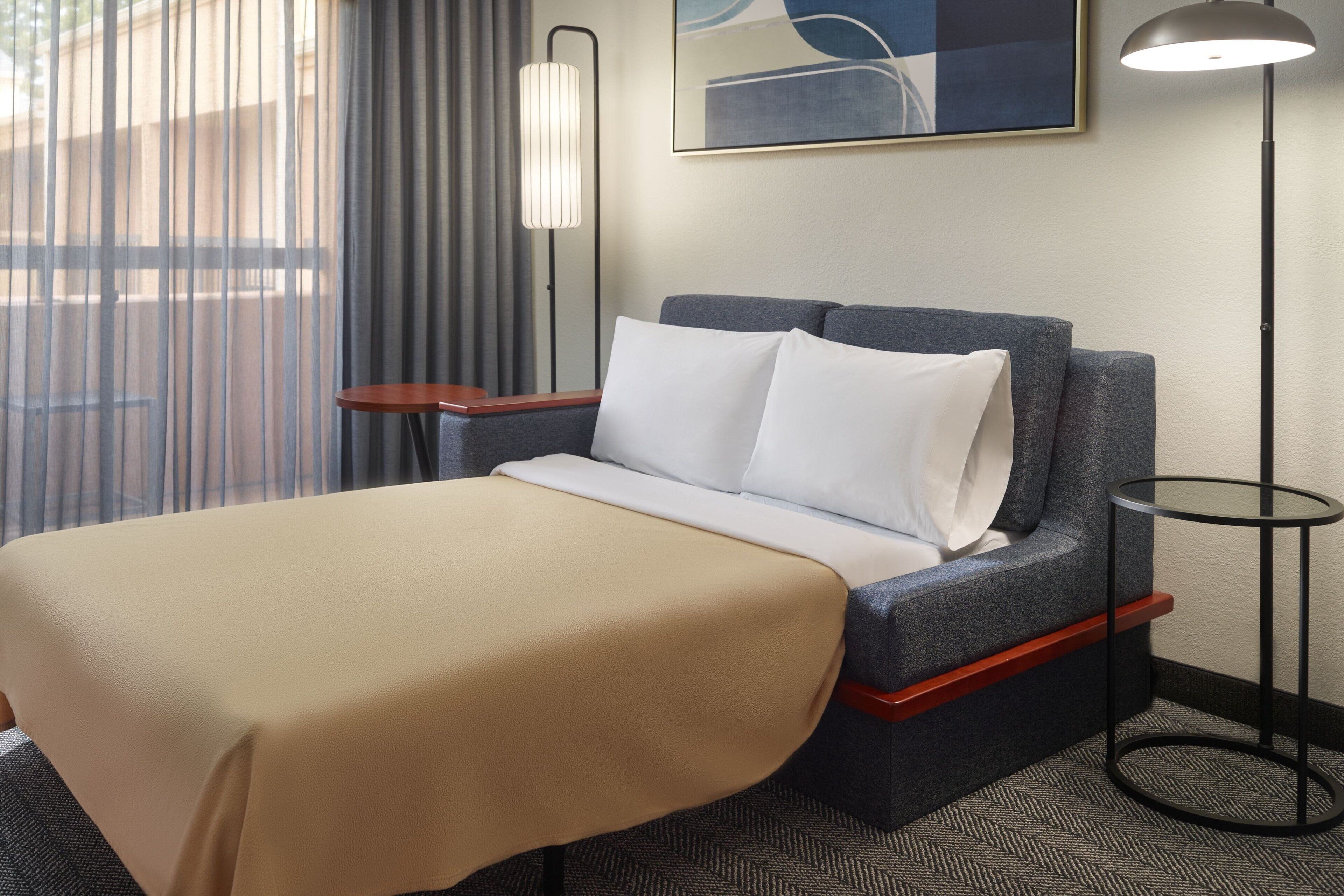 1 bedroom, premium bedding, desk, laptop workspace