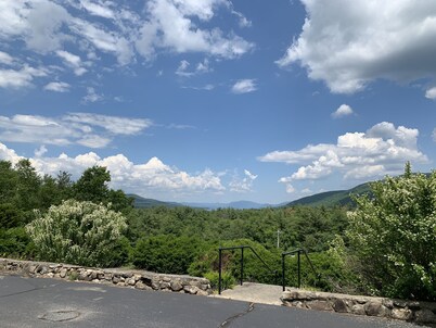 Travelodge by Wyndham Lake George NY
