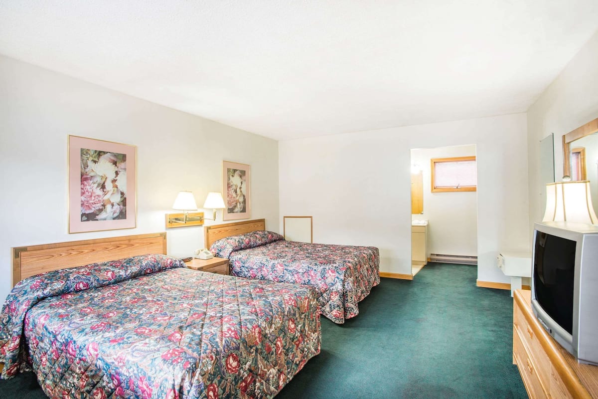 In-room safe, desk, iron/ironing board, rollaway beds
