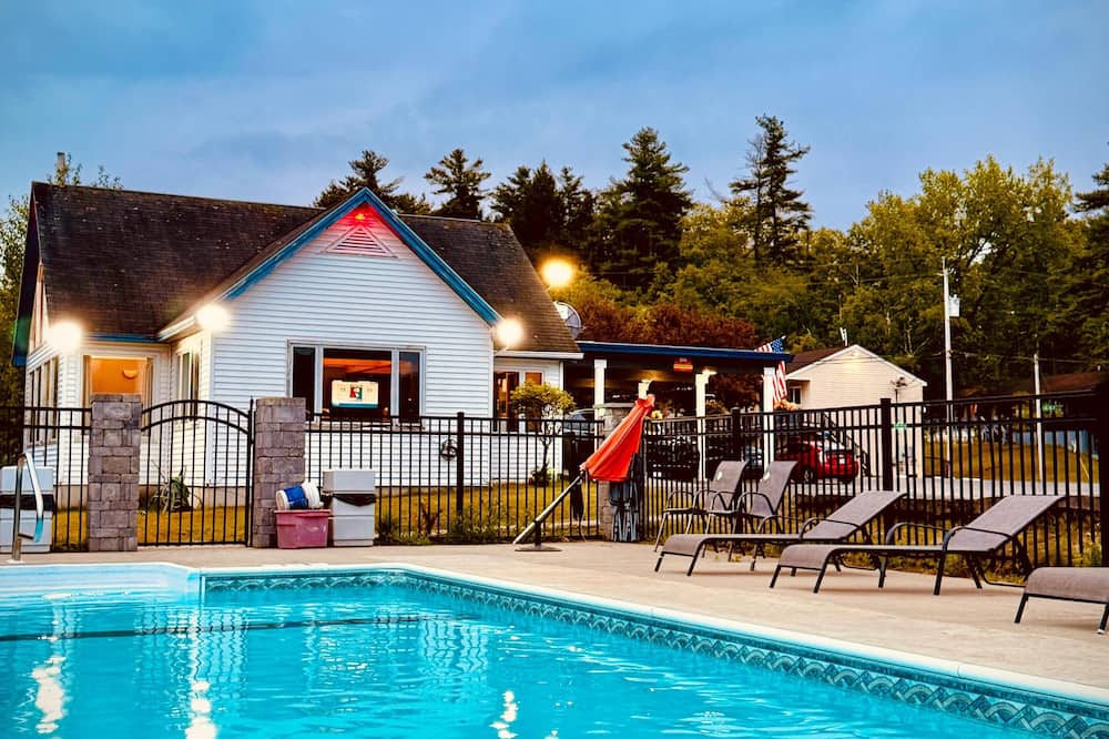Travelodge by Wyndham Lake George NY