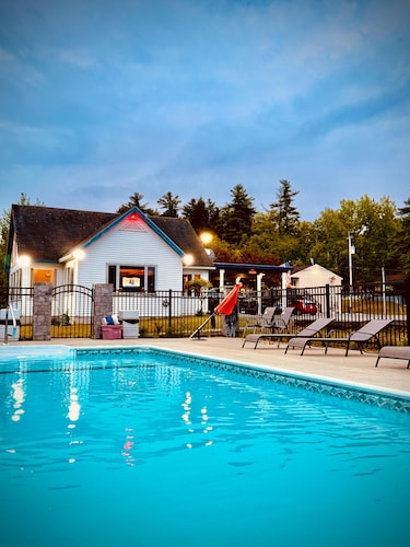 Travelodge by Wyndham Lake George NY