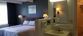 Travelodge by Wyndham Lake George NY