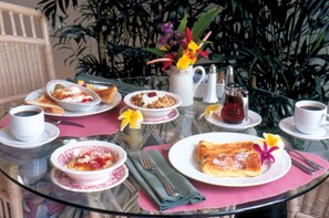 Dinner served - The Plantation Inn (Lahaina)
