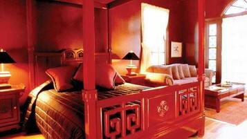 Premium bedding, in-room safe, individually decorated