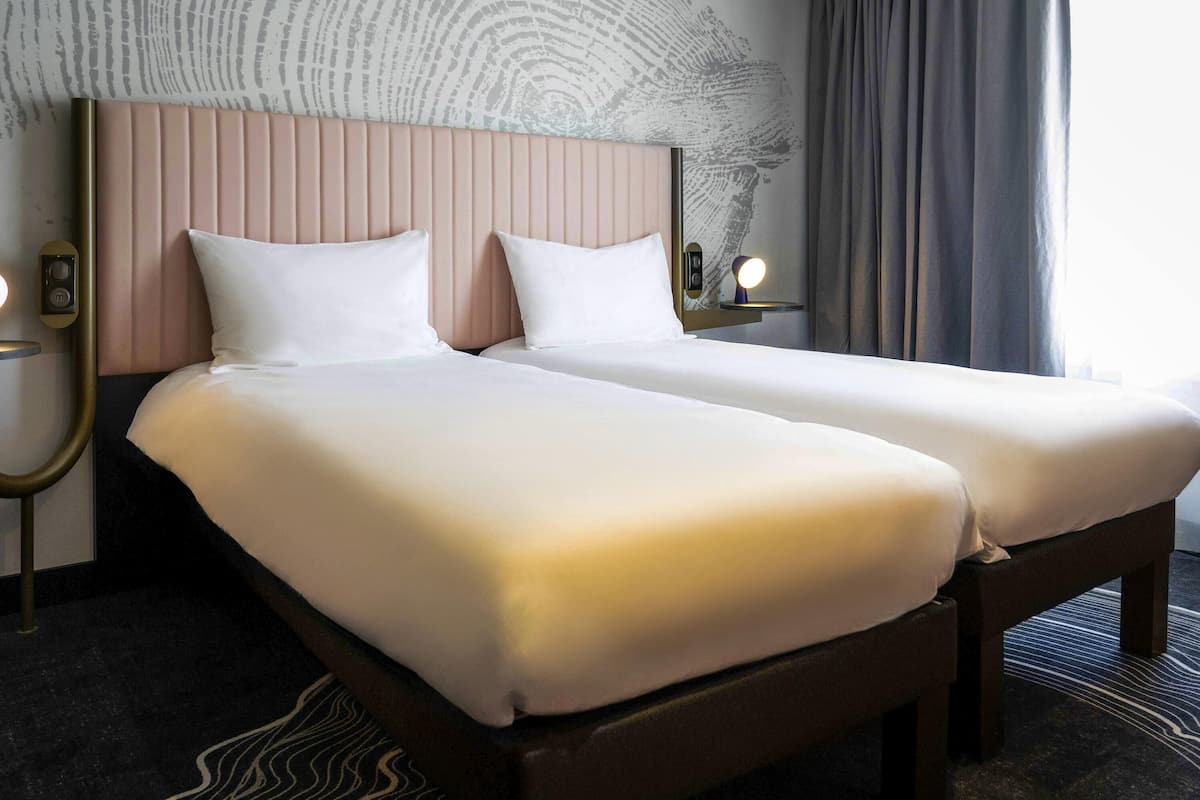 2 bedrooms, premium bedding, in-room safe, individually furnished