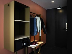 A hotel room with a built-in wardrobe, a small table with shoes, and a door. - ibis Styles Paris Porte de Versailles - Mairie d'Issy (Issy-les-Moulineaux)