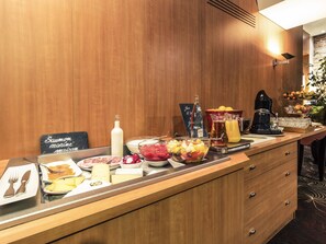 Daily buffet breakfast (EUR 17 per person)