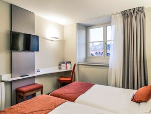 Classic Twin Room, 2 Single Beds | Minibar, desk, blackout curtains, soundproofing