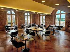 Lunch and dinner served, French cuisine