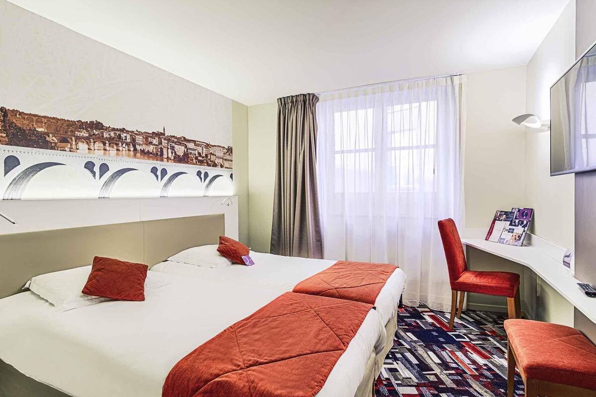 classic twin room, 2 single beds | minibar, desk, blackout curtains, soundproofing