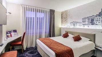 Minibar, Schreibtisch, Verdunkelungsvorhänge, schallisolierte Zimmer