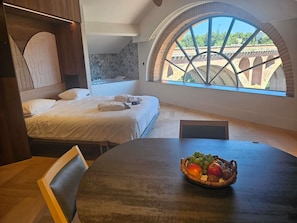 迷你吧、書桌、遮光窗簾/窗簾、隔音