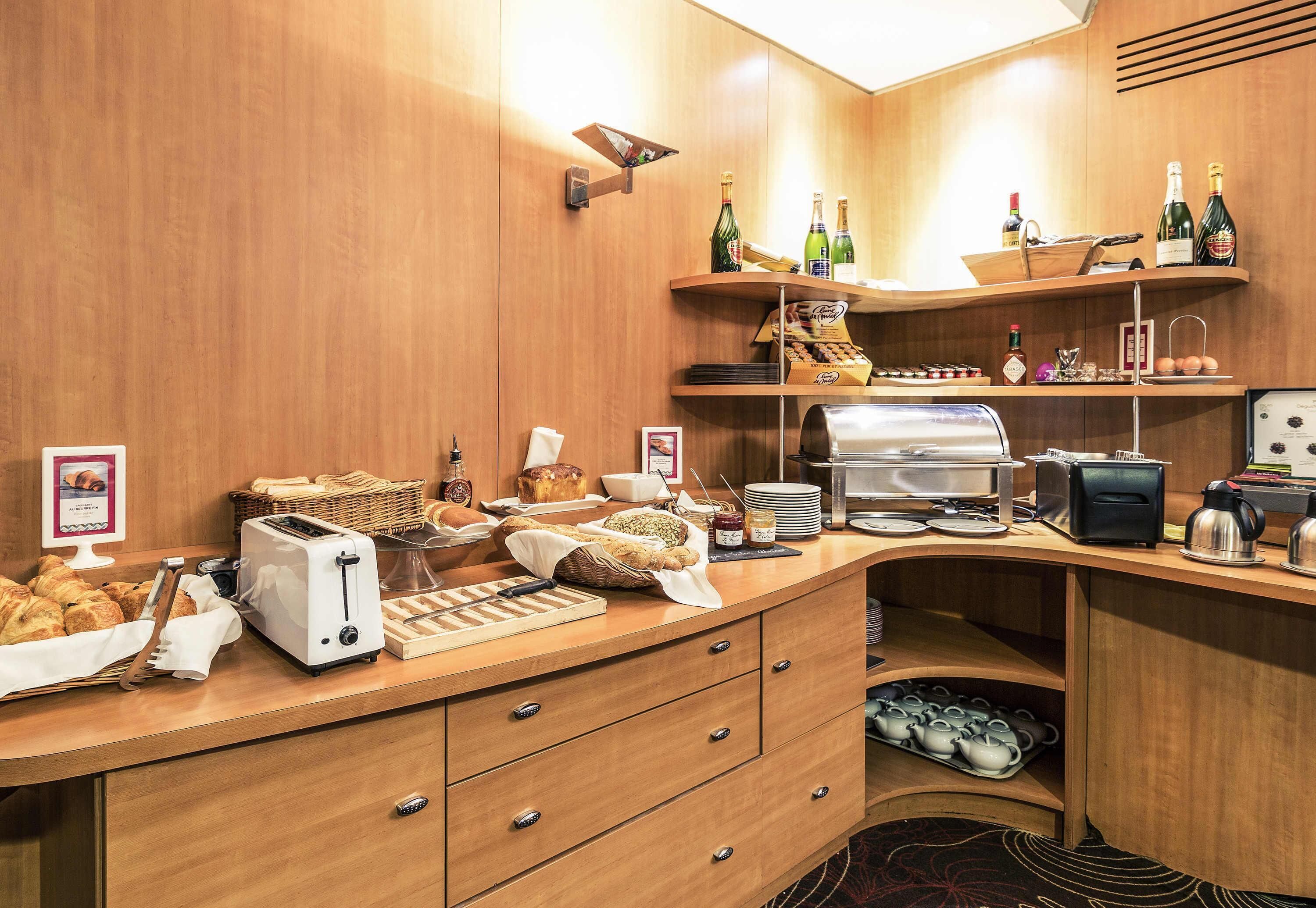 Daily buffet breakfast (EUR 17 per person)