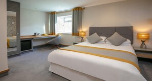 Comfort kamer, 1 tweepersoonsbed, niet-roken | Een minibar, een kluis op de kamer, een bureau